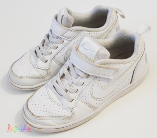 Nike fehér cipő 31 Bth: 19cm 3-Jó állapot(kopott a talpa)